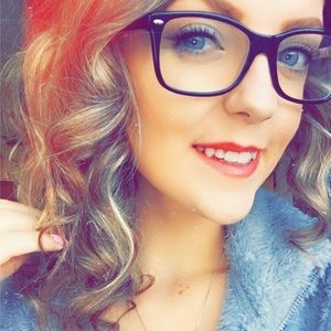 Meet your Posher, Felisha